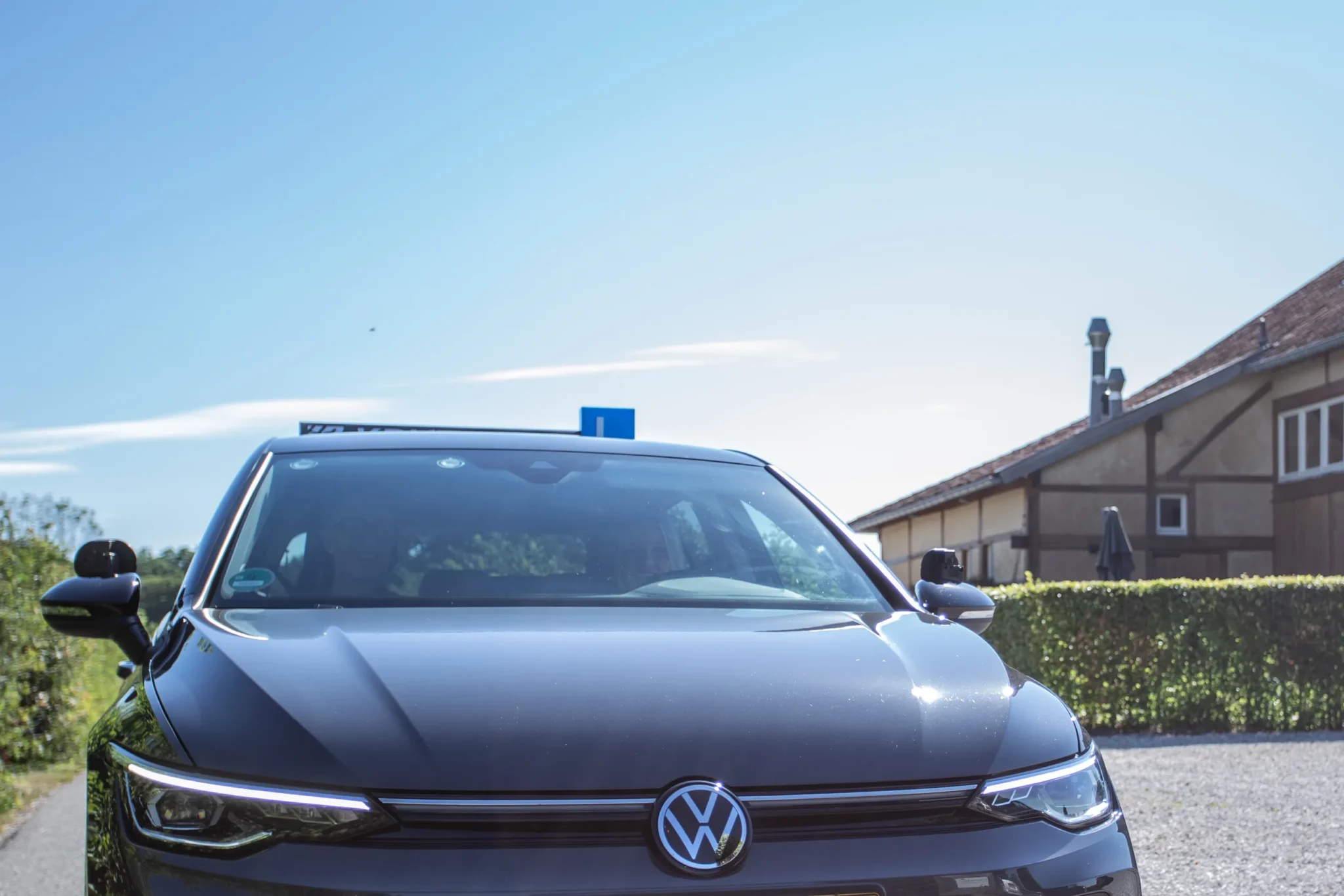 Voorkant van een Volkswagen Golf lesauto van Autorijschool Krijtland