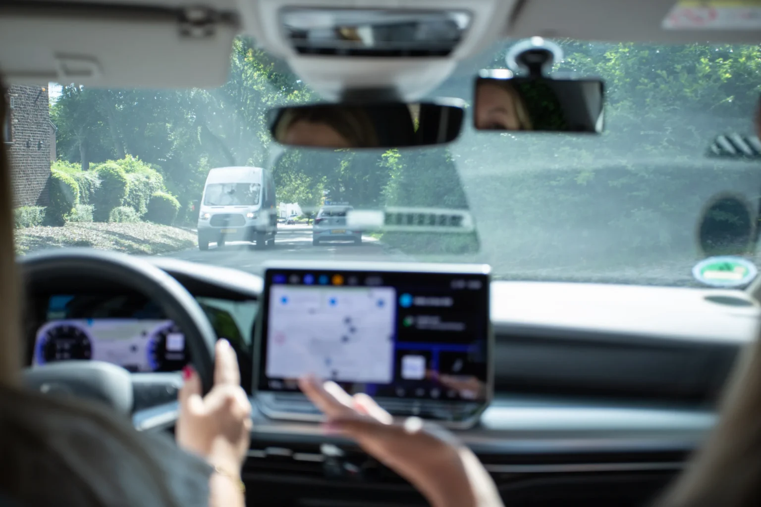 Leerling achter het stuur tijdens de rijles